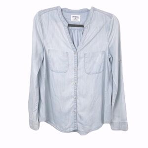 Holding Horses Anthropolgie Lightweight Embroidered Chambray Button Down Size XS